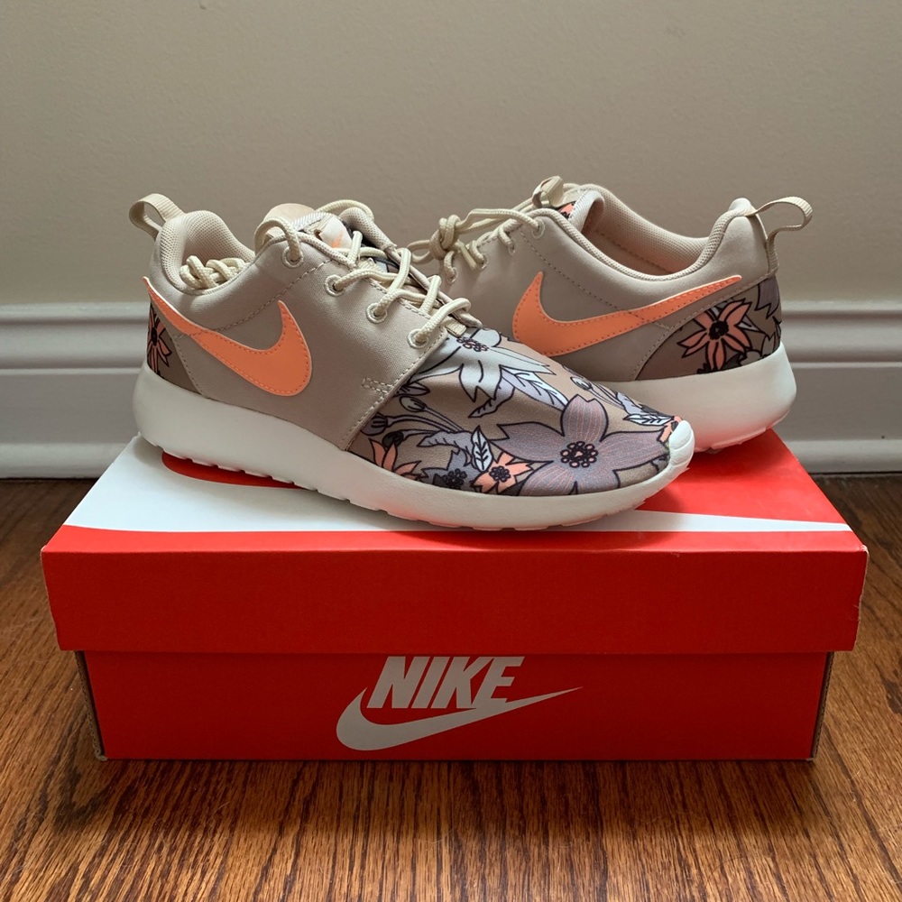 NEW‼️ Floral Nike Roshe One